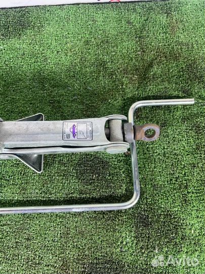 Домкрат Toyota Celica ZZT231 2ZZ-GE 2003