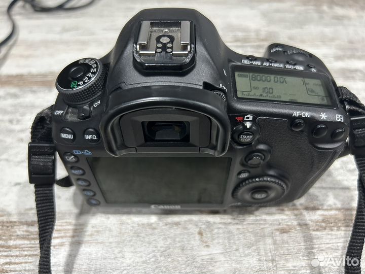 Зеркальный фотоаппарат canon 5D mark iii