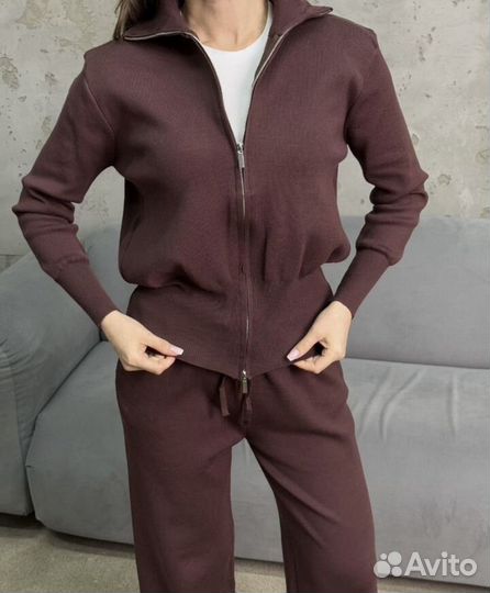 Костюм женский