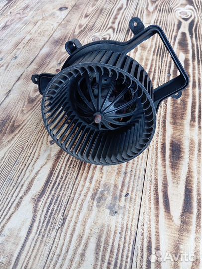 Мотор печки,вентилятор отопителя Пежо 3008