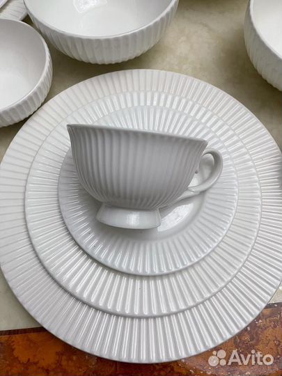 Набор столовой посуды новый