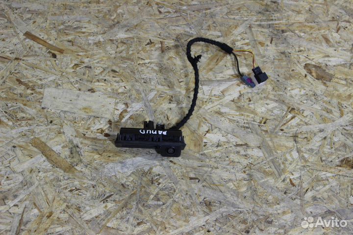 Кнопка открывания крышки багажника Skoda Rapid 2