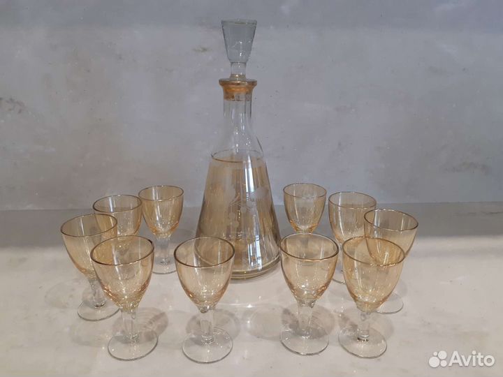 Графин с рюмками СССР бежевого цвета