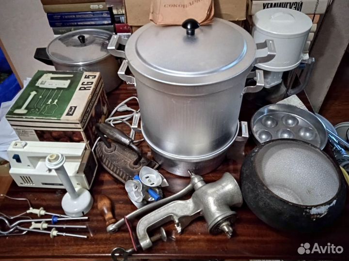 Соковарка. Сковорода для пончиков. Миксер. Утюг