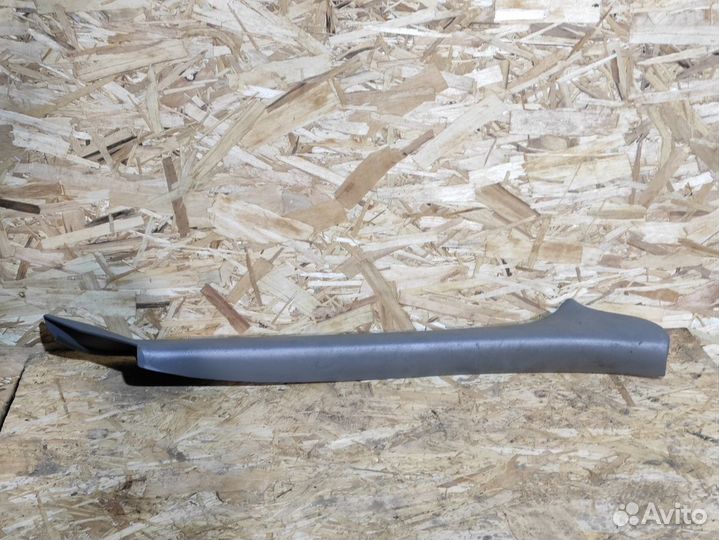 Обшивка стойки правая Subaru Forester S11