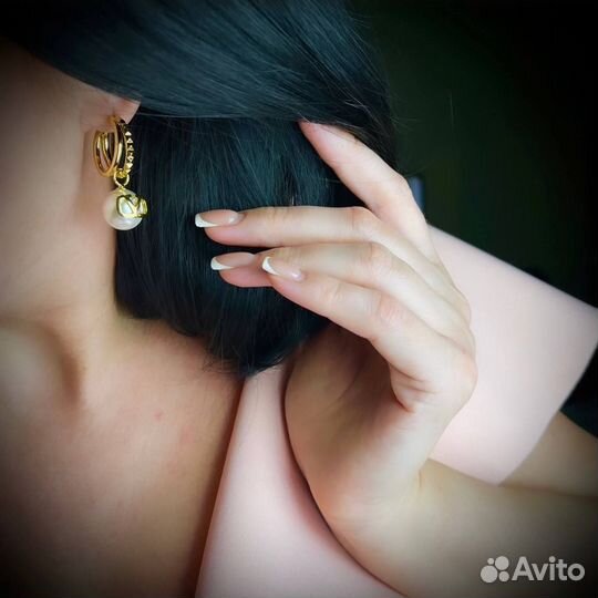 Серьги Valentino