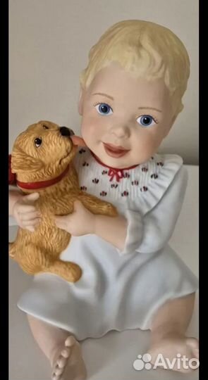 Статуэтка фарфоровая