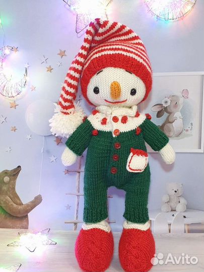 Вязаная игрушка снеговик