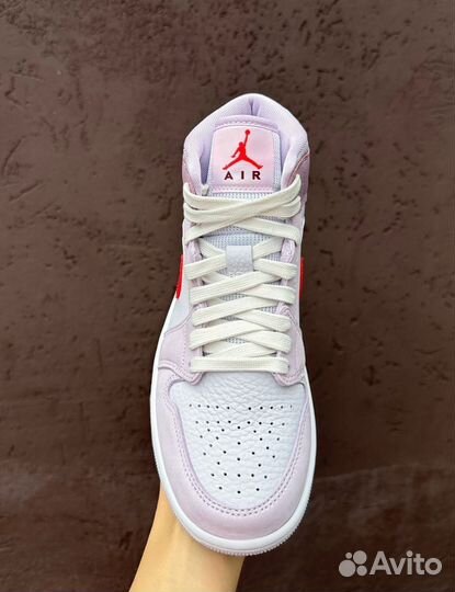 Jordan 1 Mid Valentine's Day (2022) (W). Оригинал