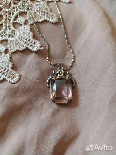 Старинные и винтажные броши, коралловое колье