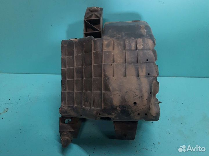 Корпус воздушного фильтра Фольксваген Пассат В5