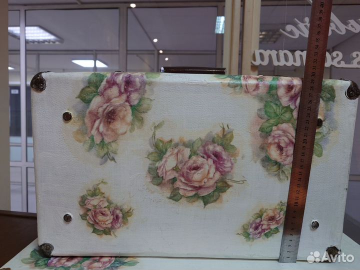 Чемоданы декоративные