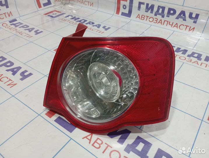 Фонарь задний наружный правый Volkswagen Passat (B6) 3C5945096J