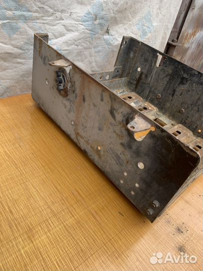 Ящик под аккумуляторы на грузовик