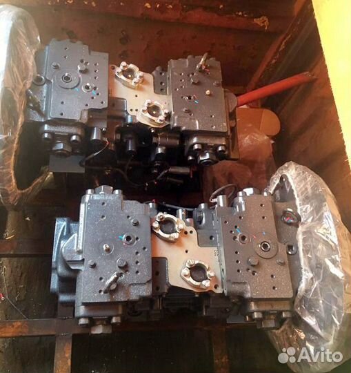 Гидравлический насос экскаватора Komatsu PC300-8MO