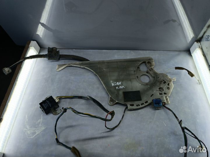 Дверная карта проводка блок замка Toyota Noah