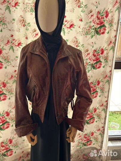 Кожаная куртка женская, раза как новая