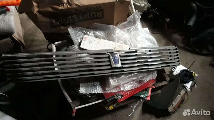 Решетка радиатора toyota voxy AZR60