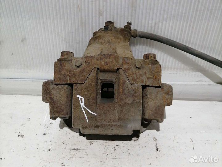 Суппорт задний правый Toyota Land Cruiser 200