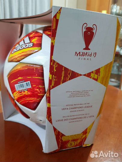 Футбольный мяч,мадрид 19,финал