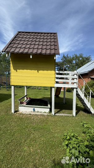 Детский деревянный домик с горкой