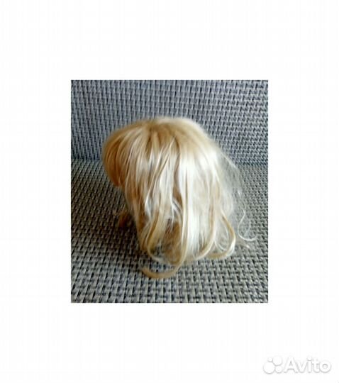 Парик блонд до плеч 35см с челкой