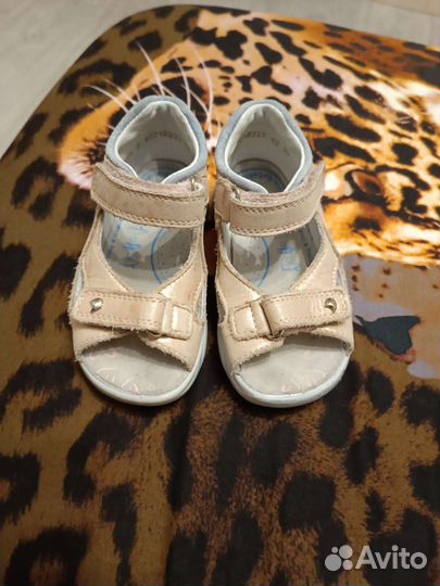 Сандалии для девочки 24