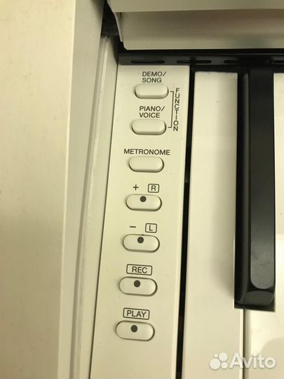 Yamaha Arius YDP-143 WH