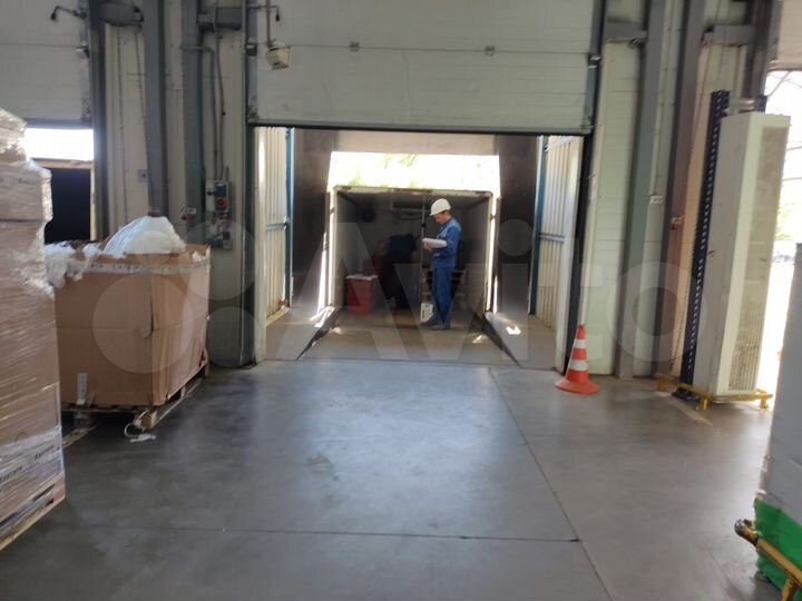 Склад, 600 м² стеллажи док заезд