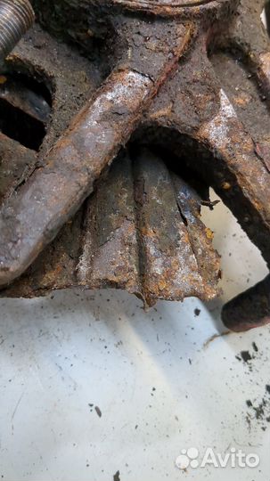 Ступица (кулак, цапфа) левая передняя Mercedes ML W163