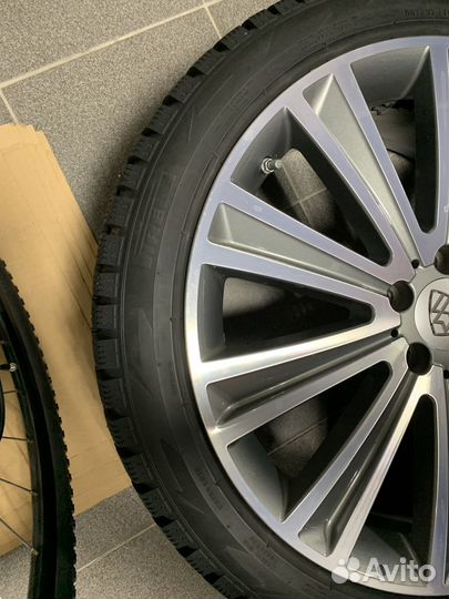 Pirelli Ice Zero 245/40 R20 99T
