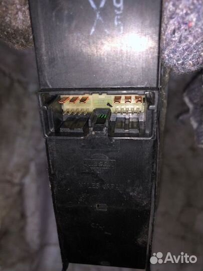 Блок управления стеклоподъемниками Nissan Maxima