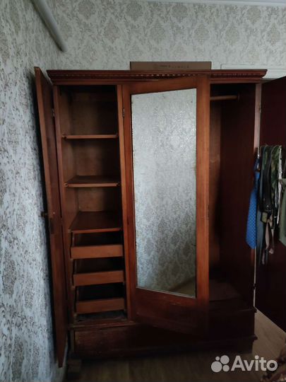 Шкаф старинный