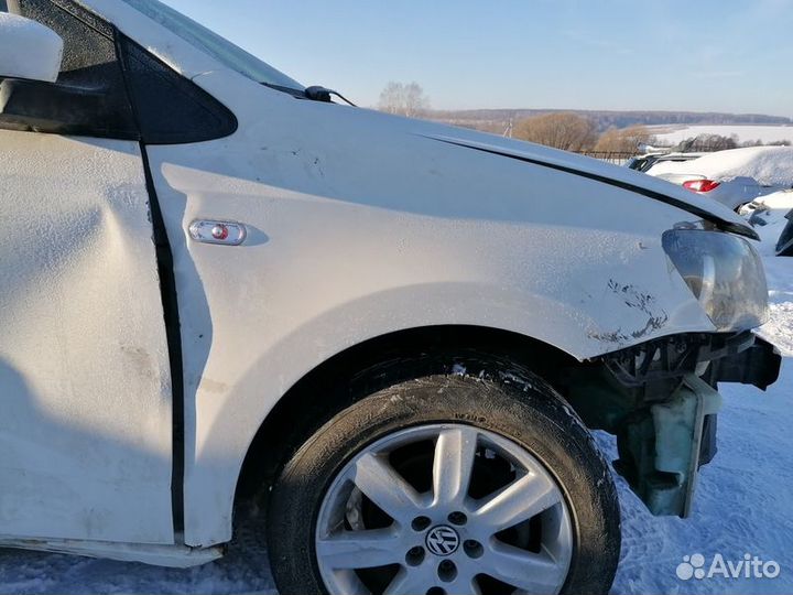Крыло переднее правое Volkswagen Polo Sedan