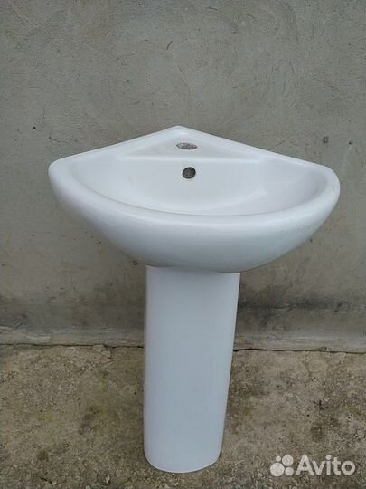 Раковина с тумбой
