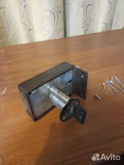 Замок накоадной с одним ключом