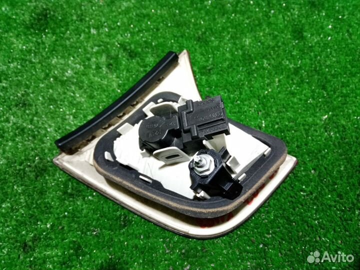 Фонарь задний левый Audi A4 8E B7 ALT (2.0)