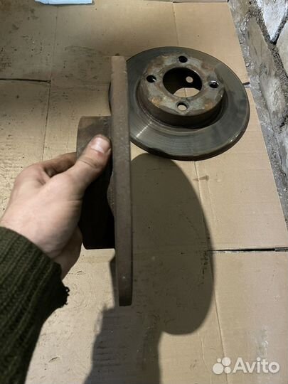 Диски тормозные передние Audi 80 B3