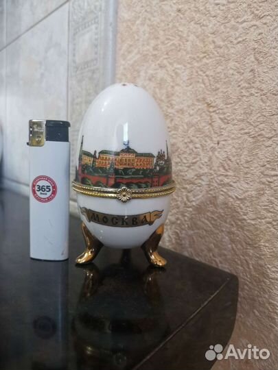 Шкатулка сувенирная фарфоровая в виде яйца