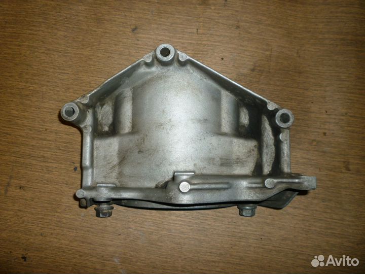 Кронштейн генератора SsangYong Musso