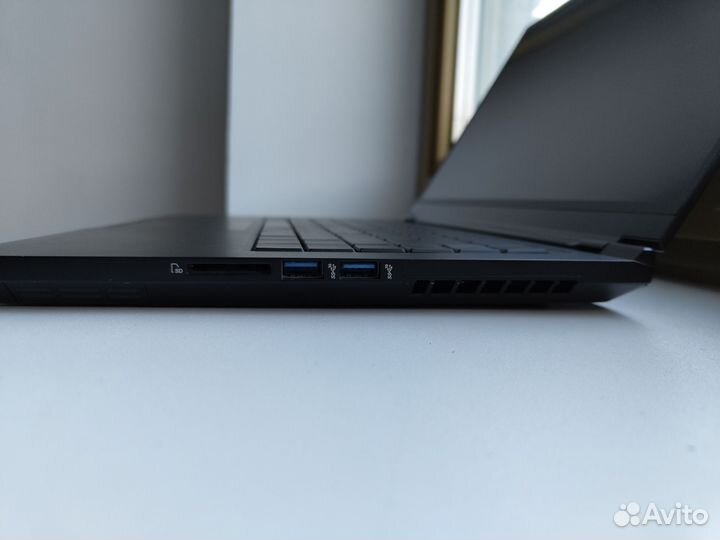 Maibenben x568 RTX3070 / 32GB DDR4 3200 / SSD 1024