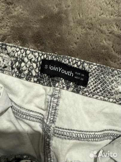 Джинсы зауженные