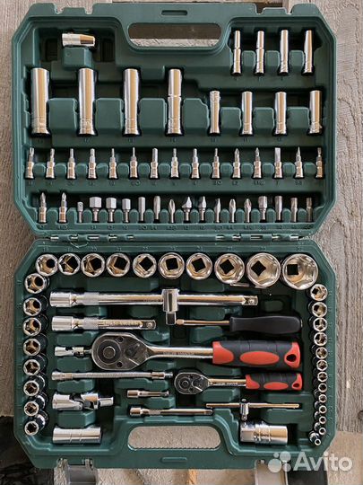 Набор Автомобильного Инструмента 94 Предмета новые