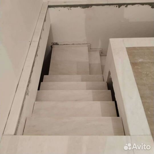 Лестница мраморная
