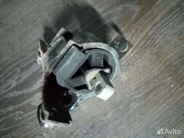 Опора кпп левая Vw Polo Sedan