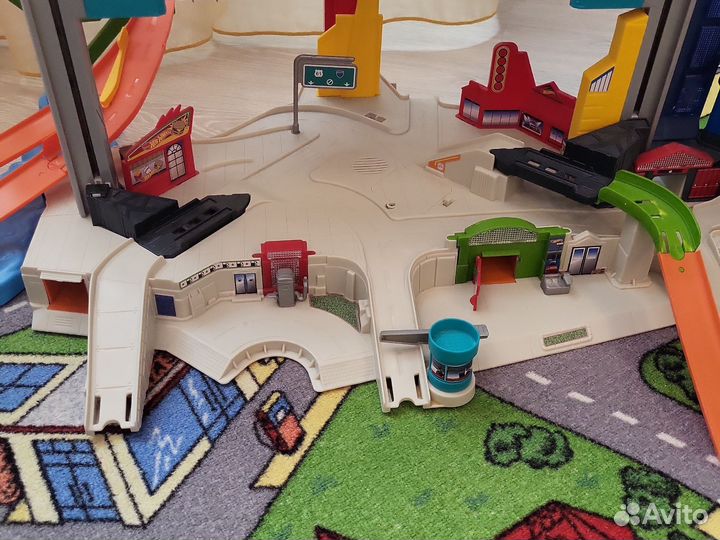 Hot wheels трек стоянка 4 уровня