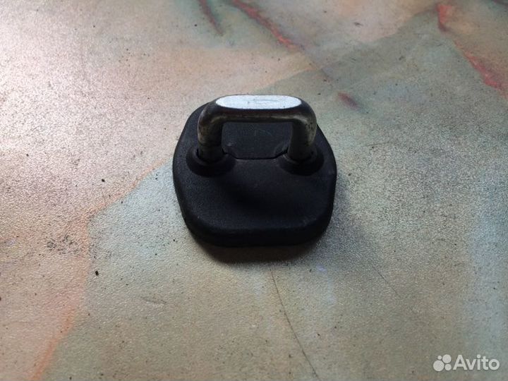 Ответная часть замка двери задняя левая Infiniti