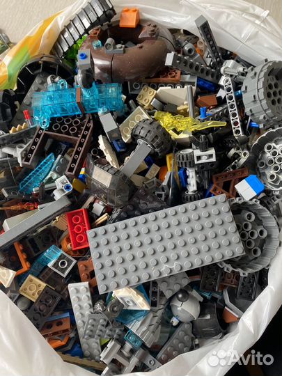 Lego россыпью с фигурками chima