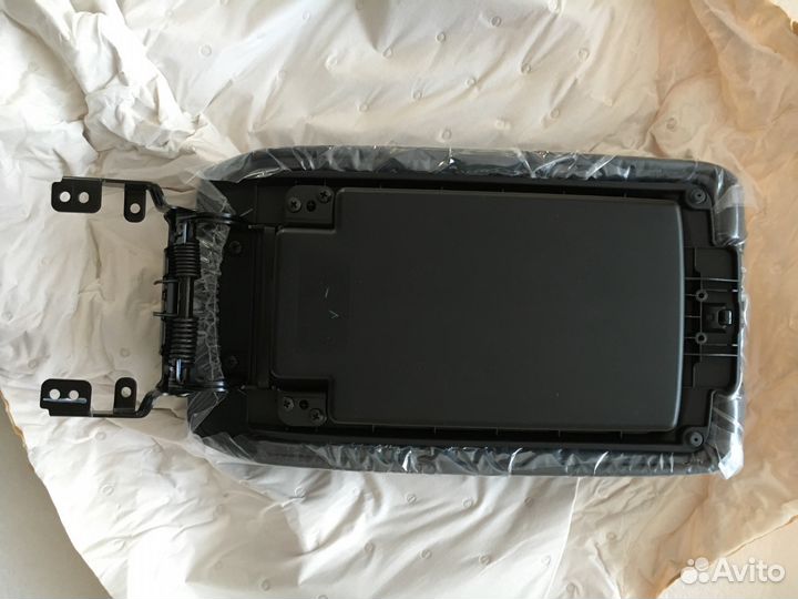 Подлокотник toyota camry 5890533230B1 кожа