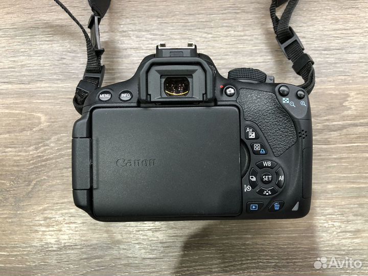 Фотоаппарат Canon EOS 700D